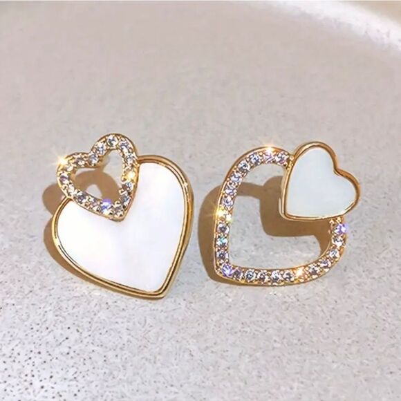 Rhinestone Heart Stud Earrings NEW - Picture 1 of 4